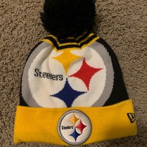 Pittsburgh Steelers New Era beanie.